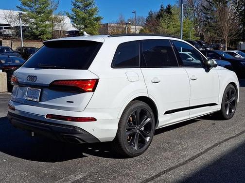 Glacier White Metallic 2026 Audi Q7 S LINE PLUS