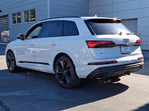 Glacier White Metallic 2026 Audi Q7 S LINE PLUS