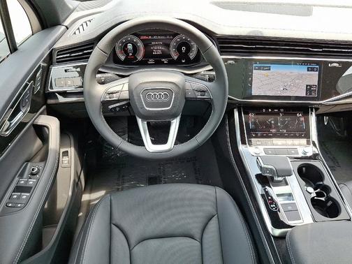2025 Audi Q7 55 Premium Plus