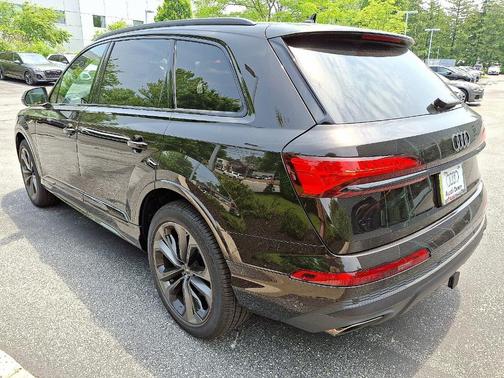 2025 Audi Q7 55 Premium Plus