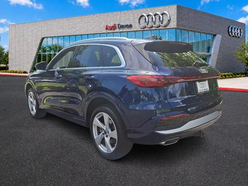 Navarra Blue Metallic 2025 Audi Q5 2.0T quattro Premium