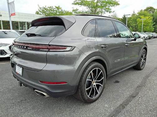 2024 Porsche Cayenne Base