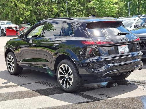 Mythos Black Metallic 2026 Audi Q3 S line
