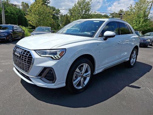 2024 Audi Q3 45 S line Premium