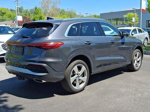 Tambora Gray Metallic 2025 Audi Q5 2.0T quattro Premium