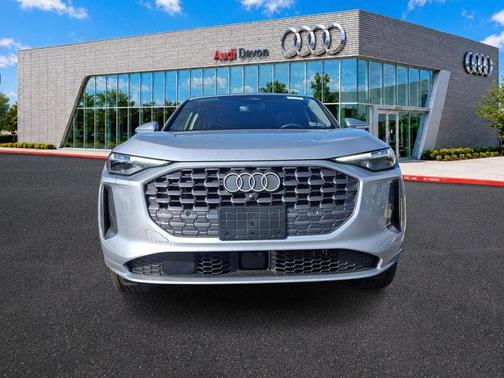 Florett Silver Metallic 2025 Audi Q5 2.0T quattro Premium