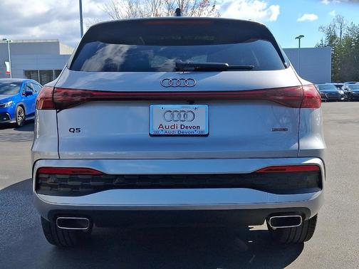 Florett Silver Metallic 2025 Audi Q5 2.0T quattro Premium