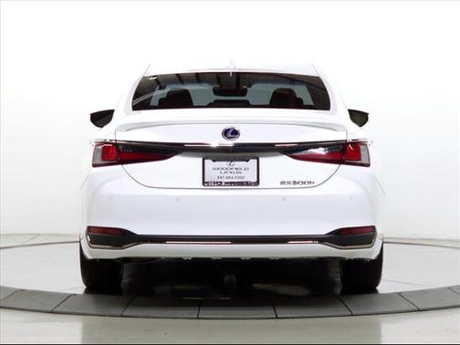 2022 Lexus ES 300h F SPORT