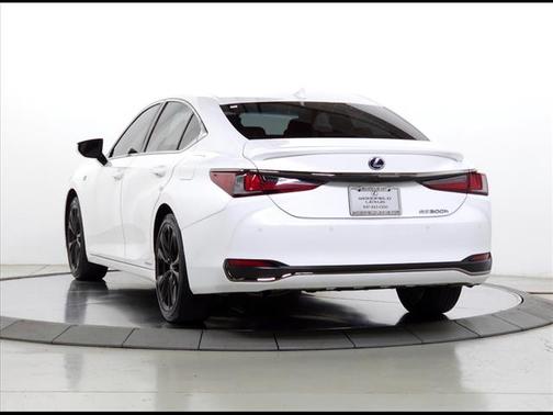 2022 Lexus ES 300h F SPORT