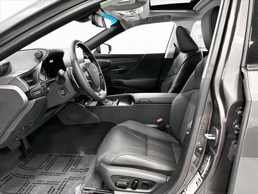 2025 Lexus ES 300h Ultra Luxury
