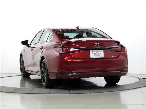 2025 Lexus ES 300h F SPORT Handling