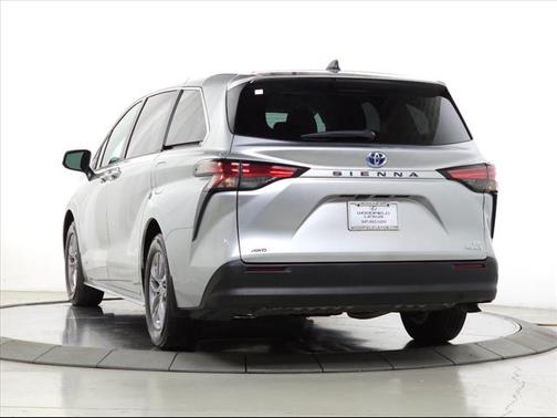 2021 Toyota Sienna LE