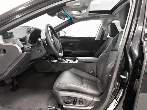 2025 Lexus ES 300h Luxury