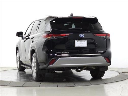 2024 Toyota Highlander Hybrid Platinum