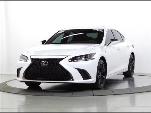 2023 Lexus ES 300h F SPORT Handling