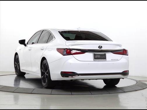 2023 Lexus ES 300h F SPORT Handling
