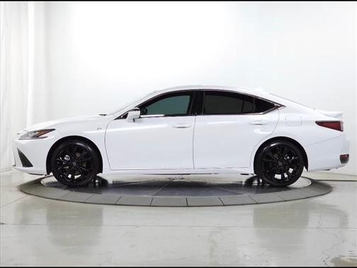 2023 Lexus ES 300h F SPORT Handling