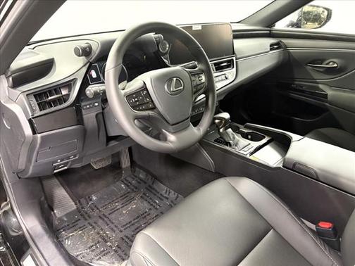 2025 Lexus ES 300h F SPORT Design