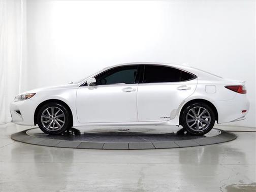 2016 Lexus ES 300h Base