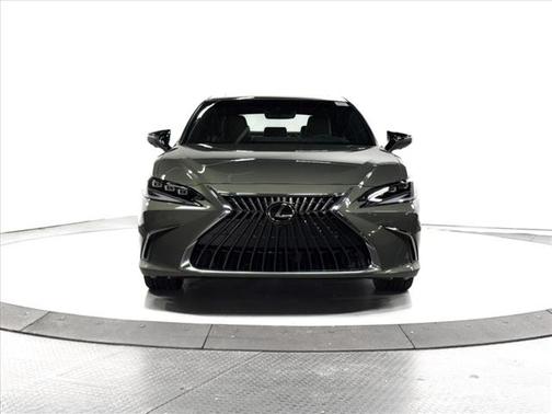 2025 Lexus ES 300h Ultra Luxury