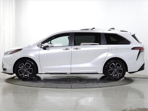 2025 Toyota Sienna Platinum