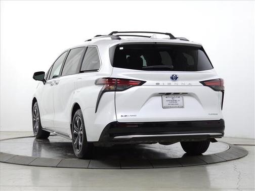 2025 Toyota Sienna Platinum