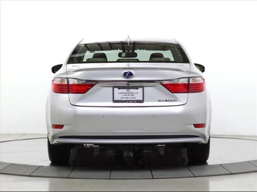 2015 Lexus ES 300h Base