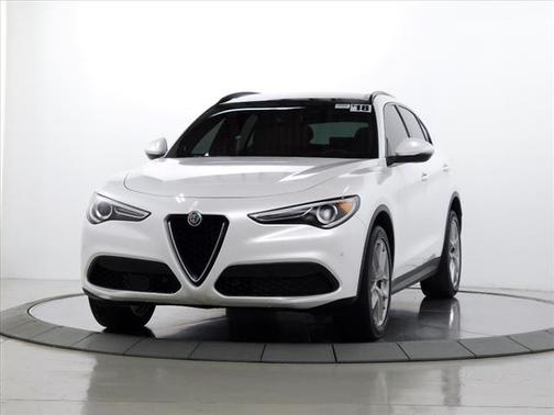 Photo 3 of 34 of 2018 Alfa Romeo Stelvio Ti