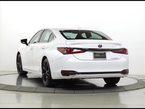 2022 Lexus ES 300h F SPORT