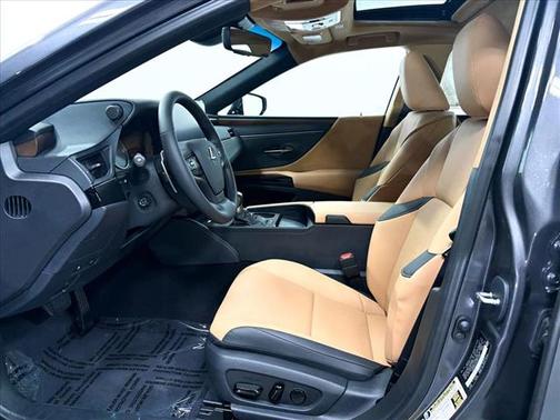 2025 Lexus ES 300h F SPORT Design