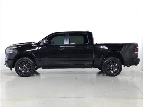 Diamond Black Crystal Pearlcoat 2024 RAM 1500 Limited