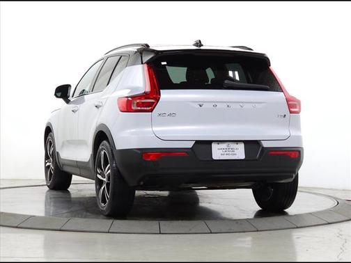 2021 Volvo XC40 T5 R-Design