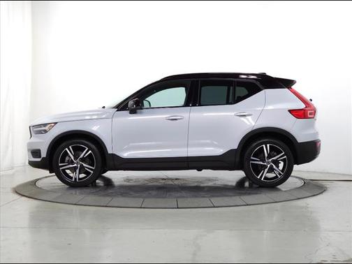 2021 Volvo XC40 T5 R-Design
