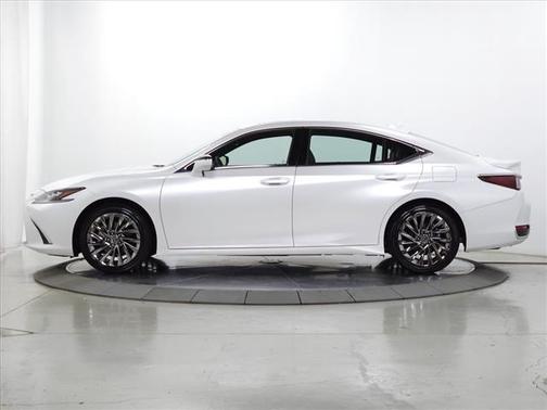 2025 Lexus ES 300h Ultra Luxury