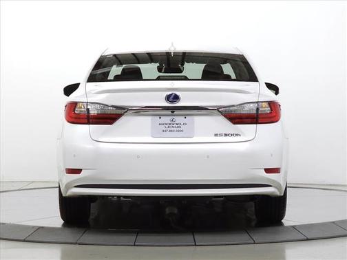 2016 Lexus ES 300h Base