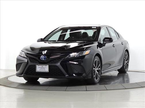 Midnight Black Metallic 2020 Toyota Camry SE