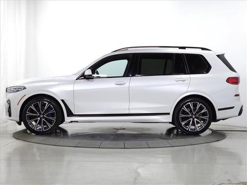 2022 BMW X7 M50i