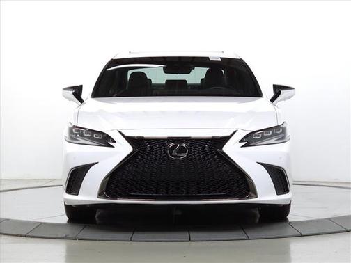 2024 Lexus ES 300h F SPORT Handling