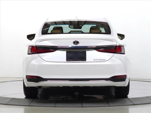 2025 Lexus ES 300h Luxury