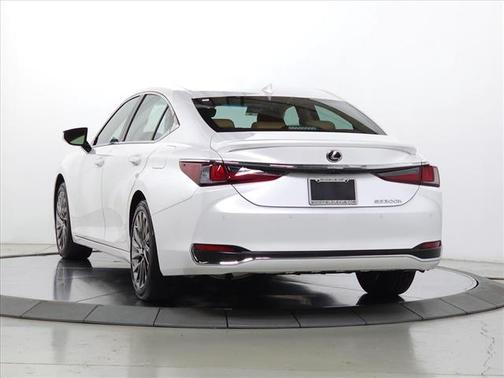 2025 Lexus ES 300h Luxury