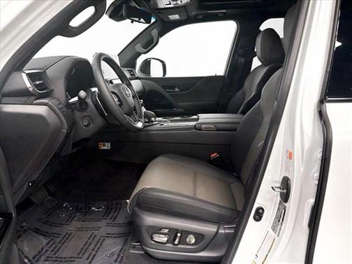 2025 Lexus LX 700h Overtrail