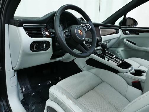 2023 Porsche Macan S