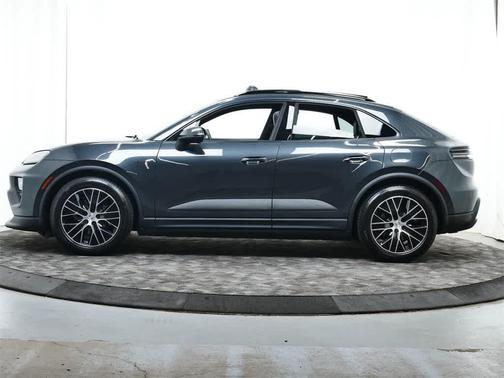2025 Porsche Macan 4