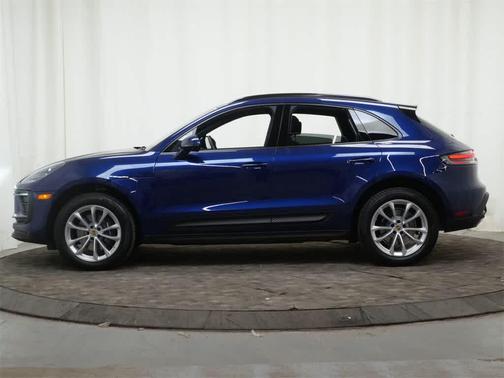 2025 Porsche Macan AWD