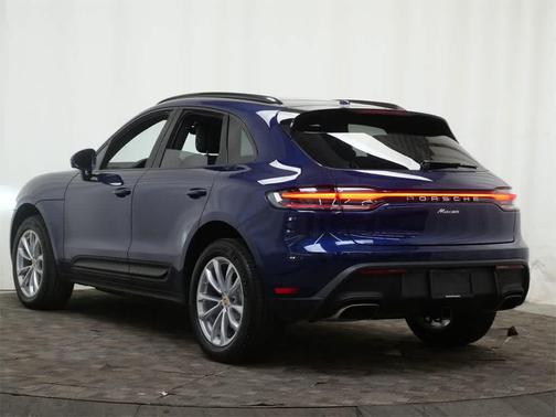 2025 Porsche Macan AWD
