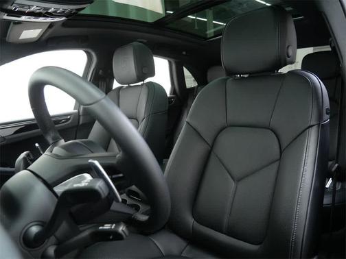 2025 Porsche Macan AWD