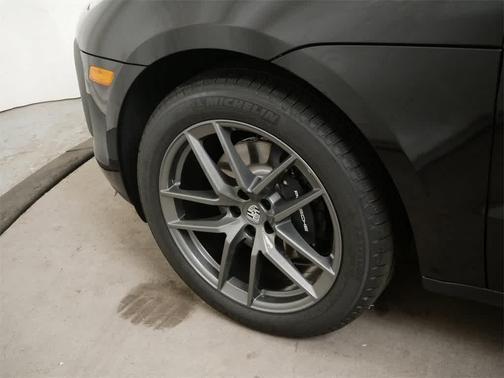 2025 Porsche Macan T