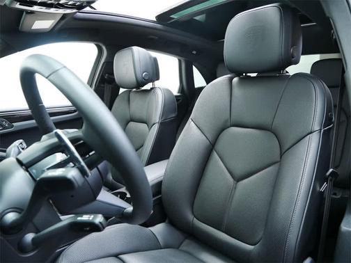 2025 Porsche Macan AWD