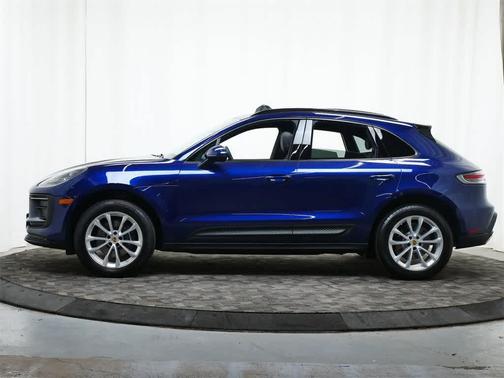 2025 Porsche Macan AWD