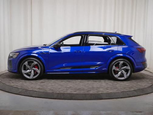 Ultra Blue Metallic 2024 Audi SQ8 4.0T Prestige